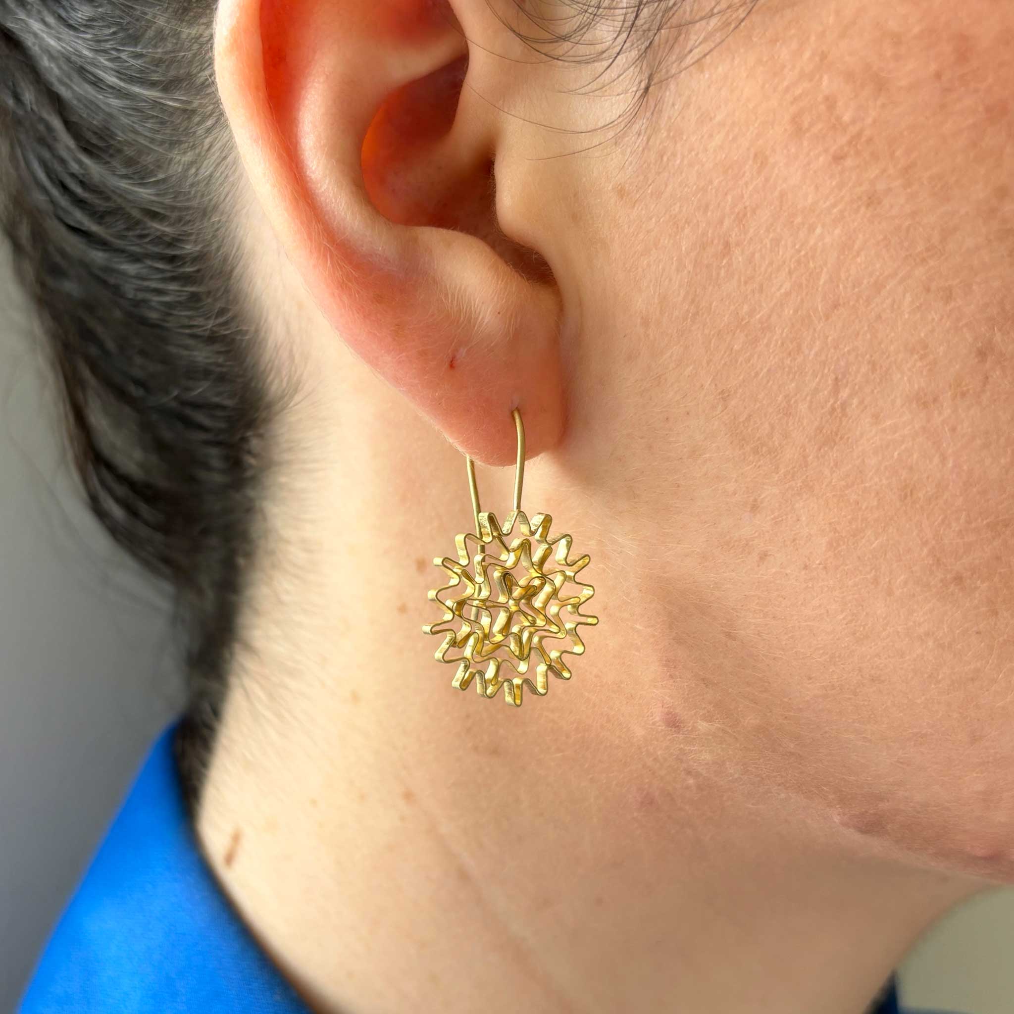 Pair of Medium Maze Earrings in Solid Gold Wire